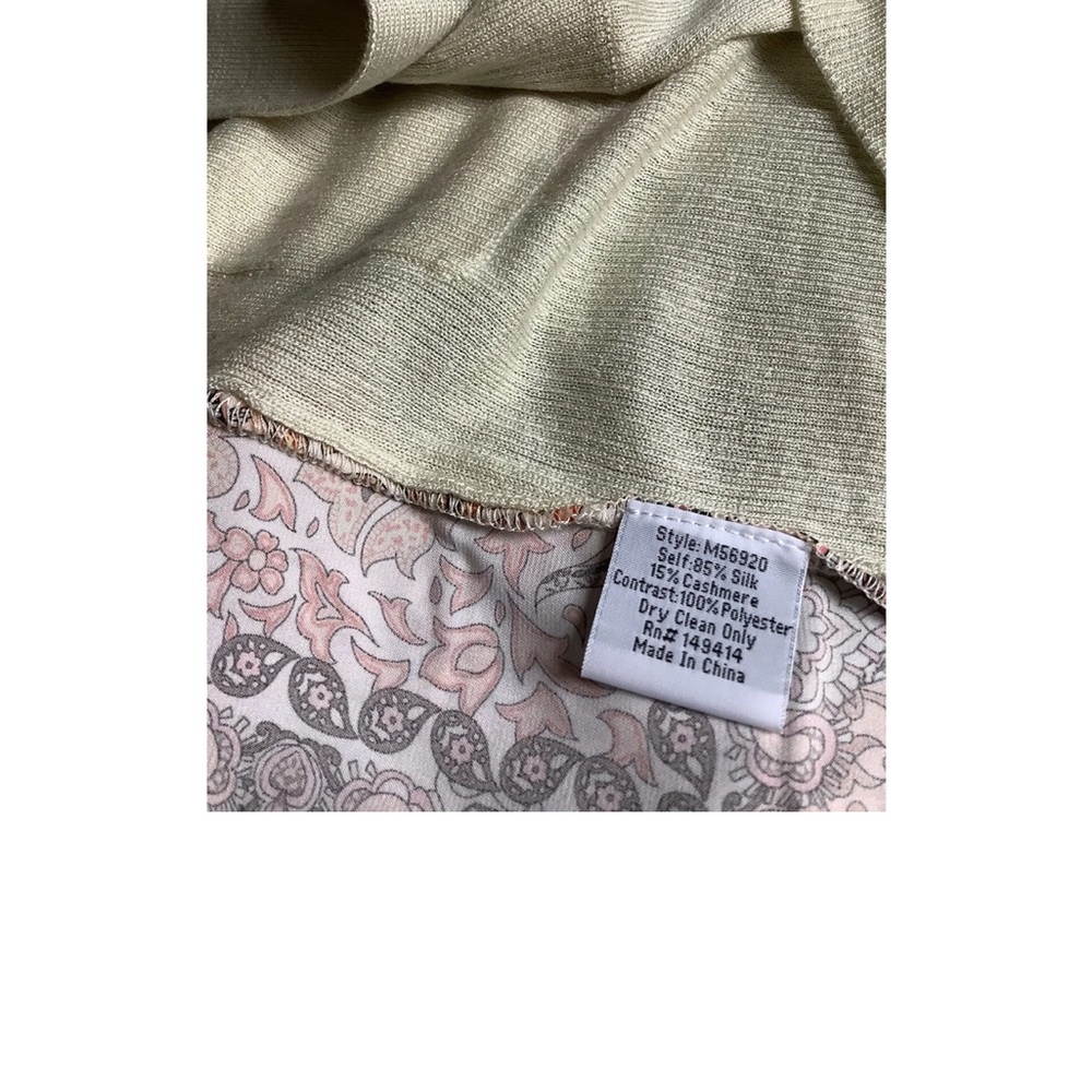 Johnny Was scarf back ~Light weight~￼ cardigan~ beige ￼~women’s size L🌺 - Picture 9 of 9